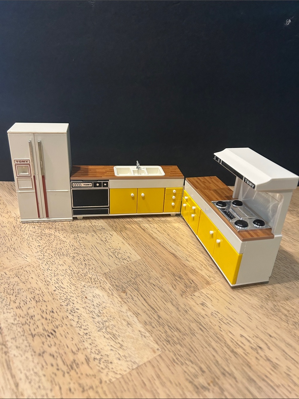 Tomy Yellow and White Retro Mini Kitchen for dollhouse